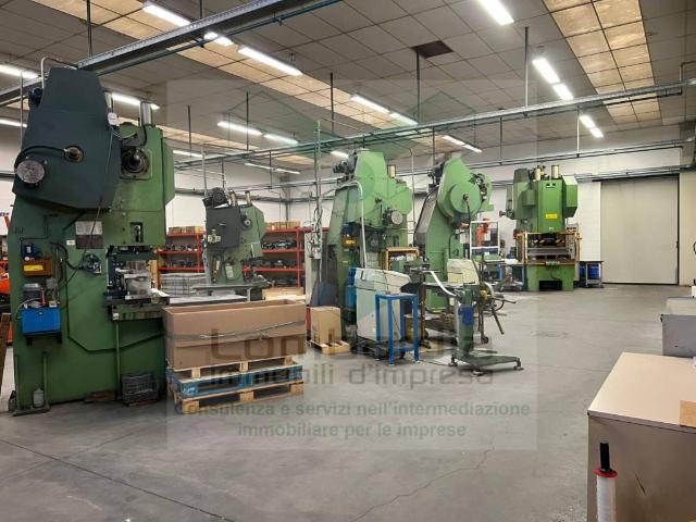 Locale Commerciale in vendita a Brignano Gera D'adda, Lombardia