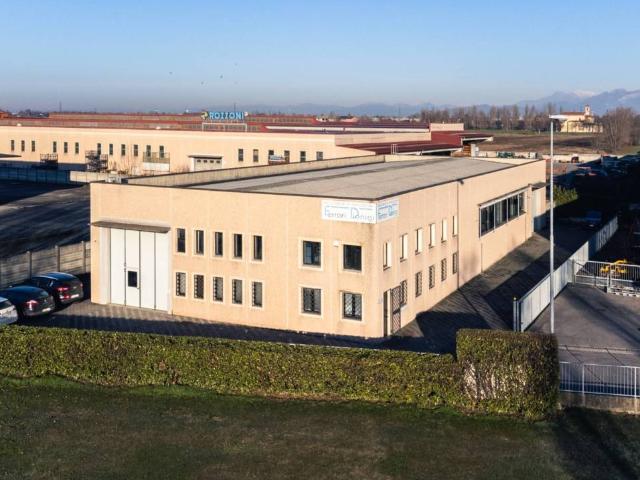 Locale Commerciale in vendita a Brignano Gera D'adda, Lombardia