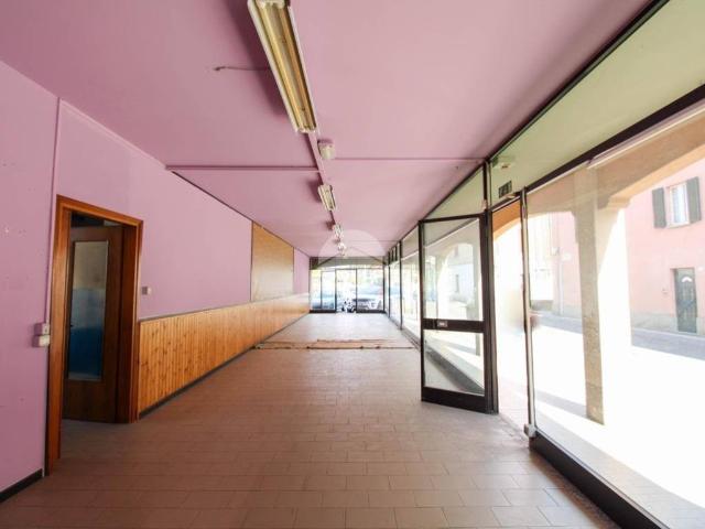 Locale Commerciale in vendita a Brignano Gera D'adda, Lombardia