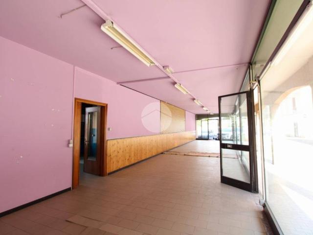 Locale Commerciale in vendita a Brignano Gera D'adda, Lombardia