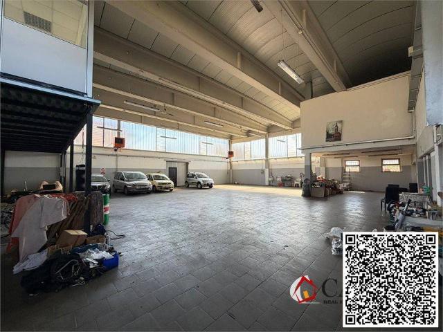 Locale Commerciale in vendita a Brignano Gera D'adda, Lombardia