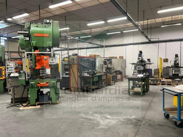 Locale Commerciale in vendita a Brignano Gera D'adda, Lombardia