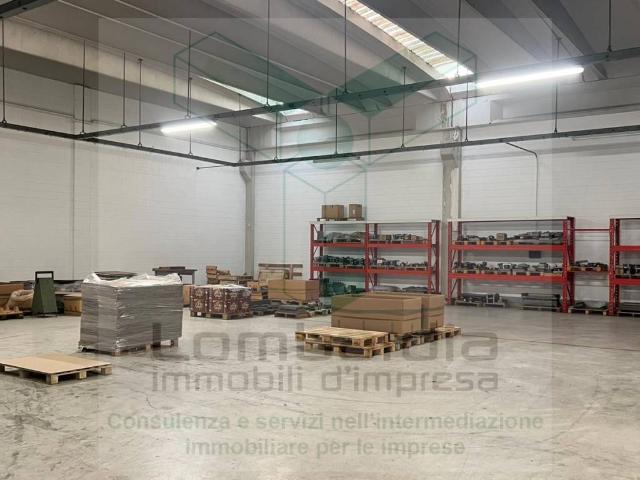 Locale Commerciale in vendita a Brignano Gera D'adda, Lombardia