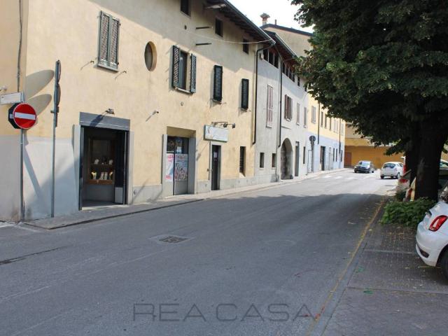 Locale Commerciale in vendita a Brignano Gera D'adda, Lombardia