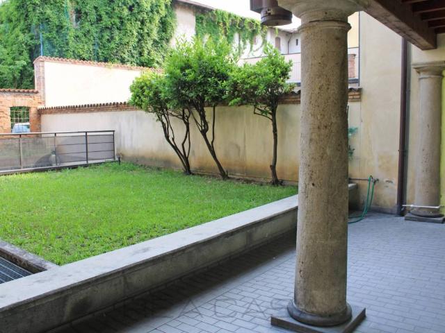 Locale Commerciale in vendita a Brignano Gera D'adda, Lombardia