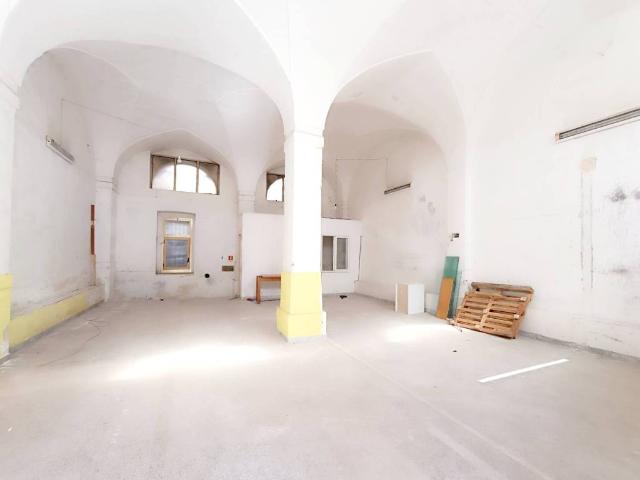 Locale Commerciale in vendita a Cappuccini, Puglia