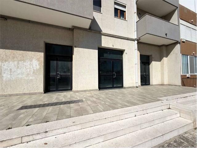 Locale Commerciale in vendita a Sant'Angelo, Puglia
