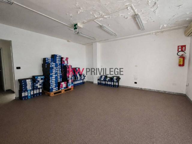 Locale Commerciale in vendita a Perrino, Puglia