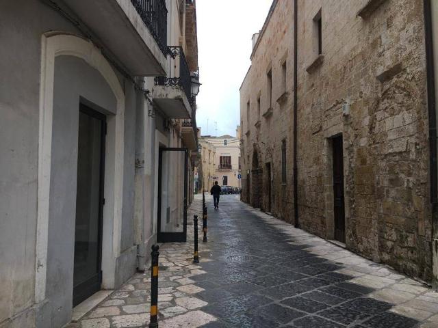 Locale Commerciale in vendita a Centro, Puglia
