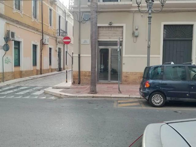 Locale Commerciale in affitto a Centro, Puglia