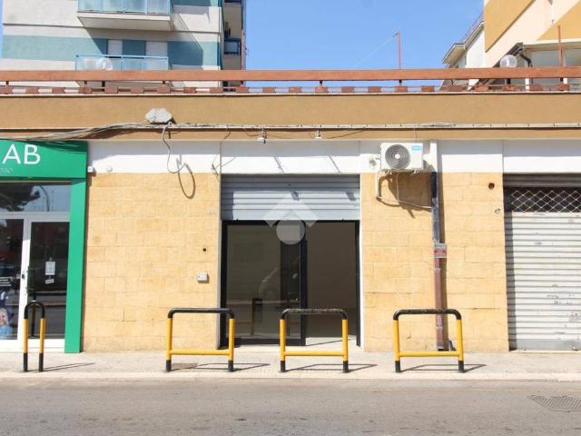 Locale Commerciale in vendita a Santa Chiara, Puglia