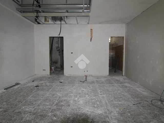 Locale Commerciale in vendita a Sant'Elia, Puglia