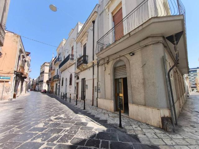 Locale Commerciale in vendita a Centro, Puglia