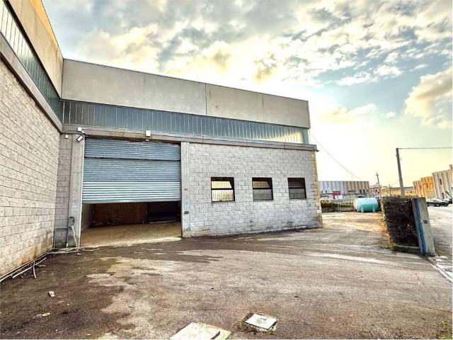 Locale Commerciale in vendita a Contrada Piccoli, Puglia