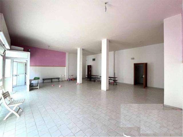 Locale Commerciale in vendita a Cappuccini, Puglia