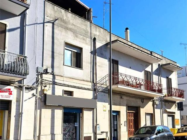 Locale Commerciale in vendita a Commenda, Puglia
