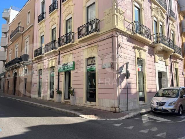 Locale Commerciale in vendita a Centro, Puglia