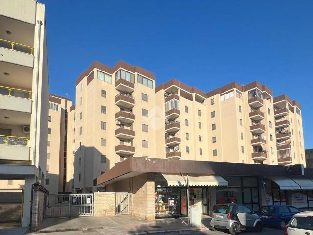 Locale Commerciale in vendita a Sant'Angelo, Puglia