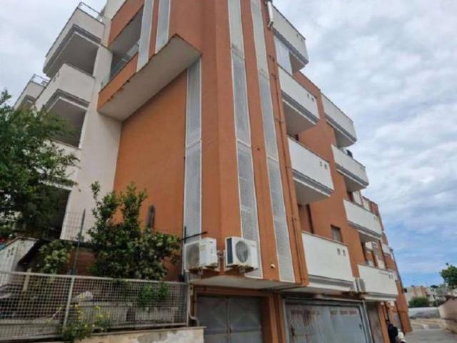 Locale Commerciale in vendita a Casale, Puglia