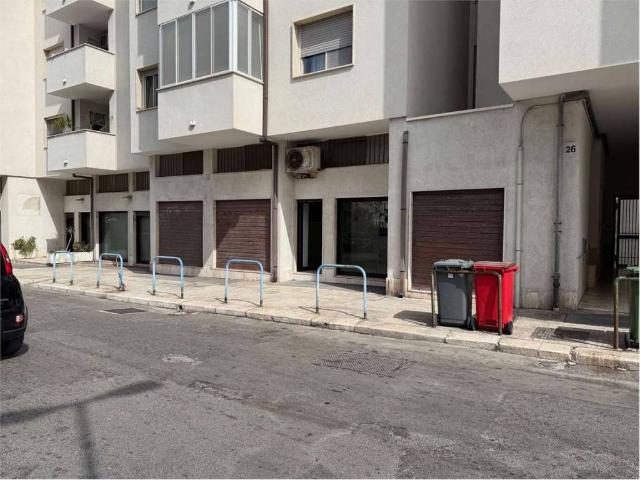 Locale Commerciale in vendita a Centro, Puglia