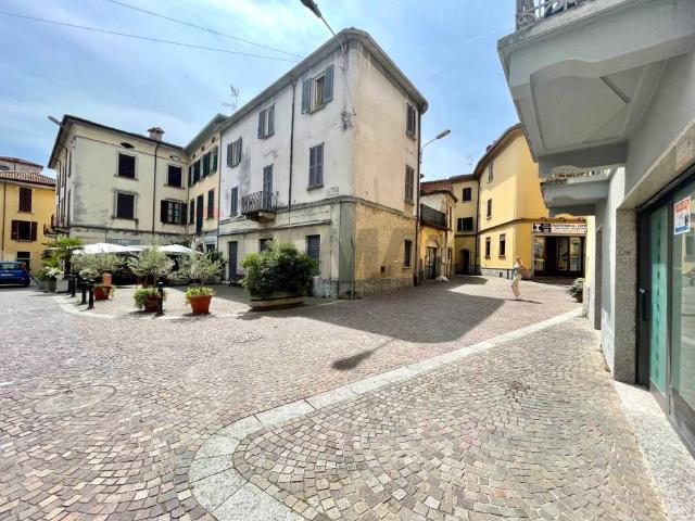 Locale Commerciale in vendita a Vaccarezza Nuova, Brivio