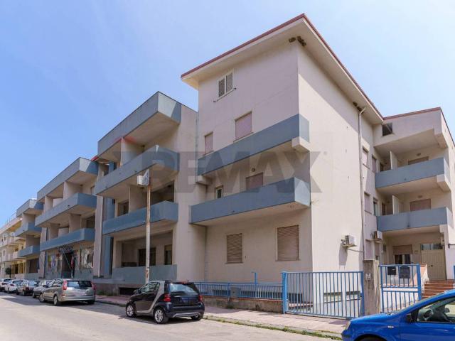 Locale Commerciale in vendita a Brolo, Sicilia