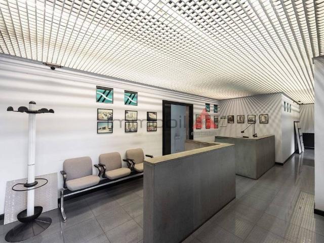 Locale Commerciale in vendita a Brugherio, Lombardia