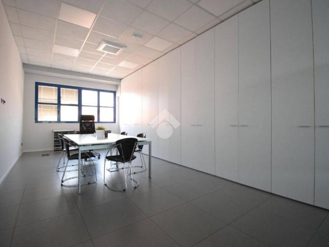Locale Commerciale in vendita a Moncucco, Brugherio