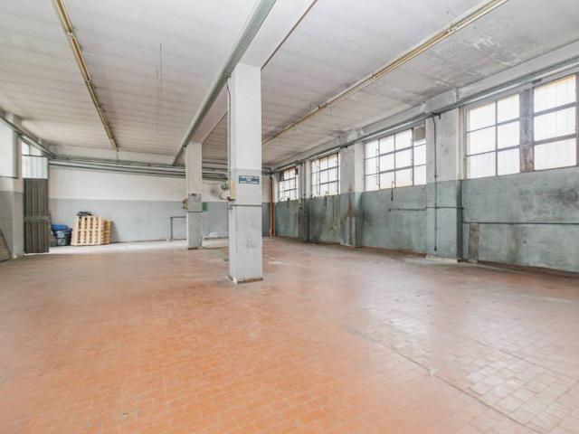 Locale Commerciale in vendita a Brugherio, Lombardia