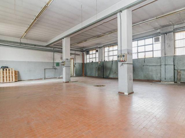 Locale Commerciale in vendita a Brugherio, Lombardia
