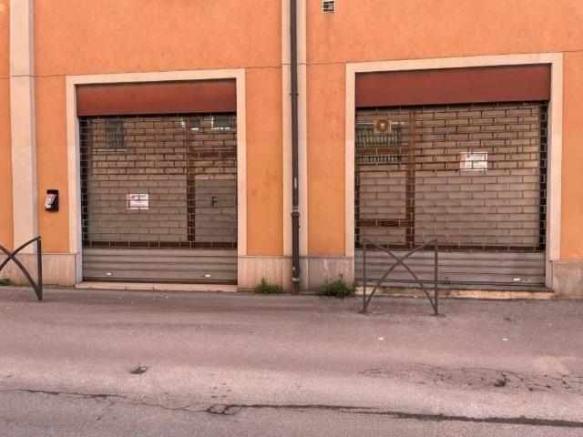 Locale Commerciale in affitto a Brugherio, Lombardia