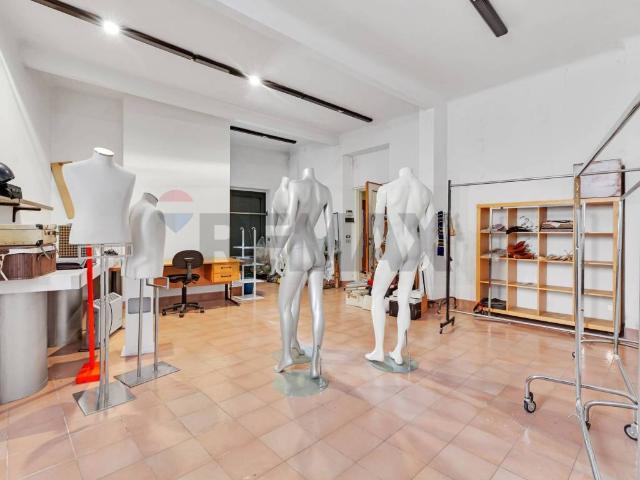 Locale Commerciale in vendita a Brugherio, Lombardia
