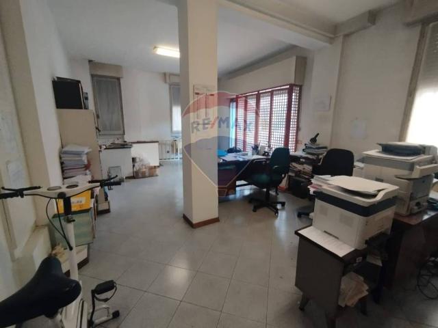 Locale Commerciale in vendita a Moncucco, Brugherio