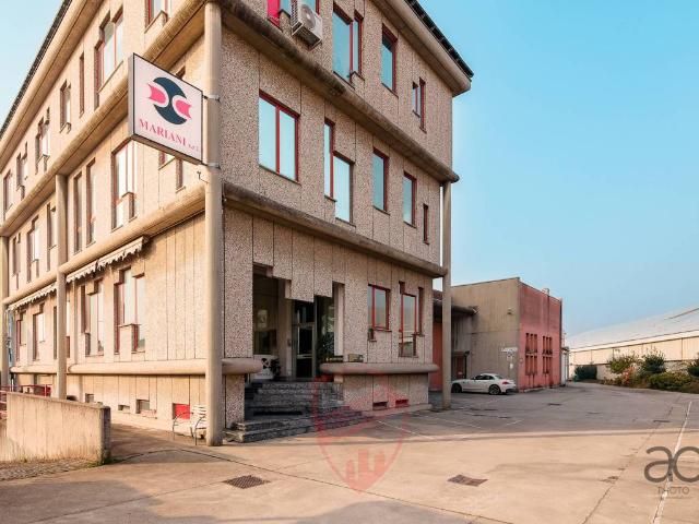 Locale Commerciale in vendita a Moncucco, Brugherio