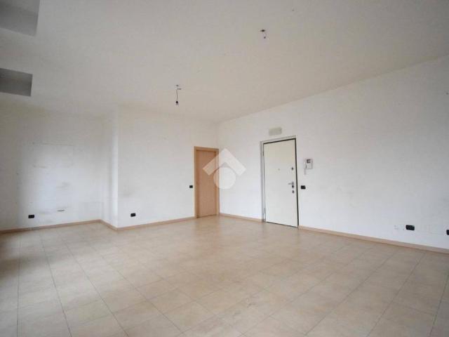 Locale Commerciale in vendita a Brugherio, Lombardia