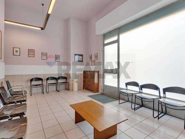 Locale Commerciale in vendita a Brugherio, Lombardia