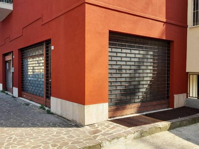 Locale Commerciale in vendita a San Damiano, Brugherio