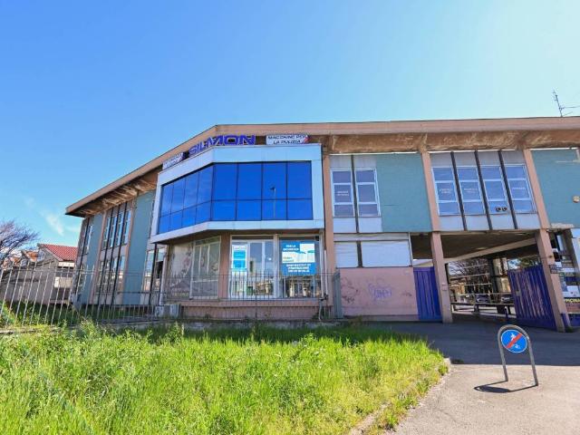 Locale Commerciale in vendita a Brugherio, Lombardia
