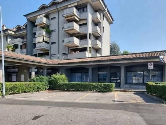 Locale Commerciale in vendita a Baraggia, Brugherio