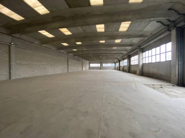 Locale Commerciale in vendita a Brugherio, Lombardia