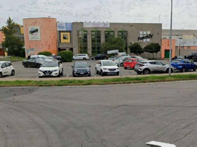 Locale Commerciale in vendita a Moncucco, Brugherio