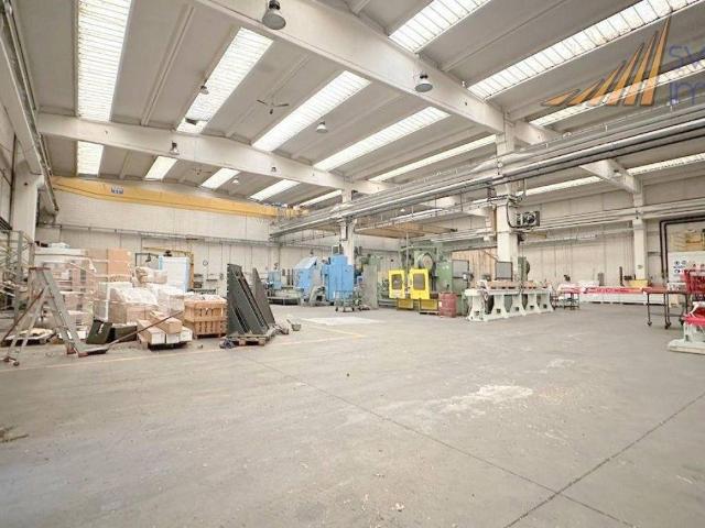 Locale Commerciale in vendita a Brugherio, Lombardia