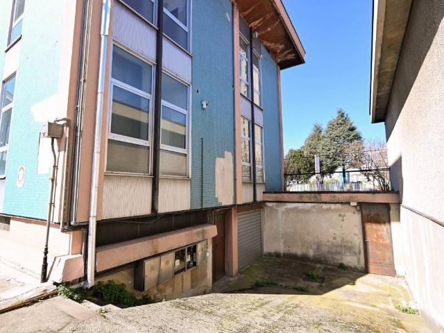 Locale Commerciale in vendita a Brugherio, Lombardia