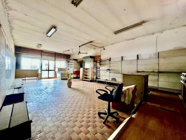 Locale Commerciale in vendita a Campagnola, Brugine