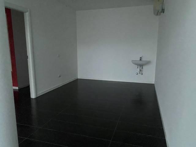 Locale Commerciale in vendita a Campagnola, Brugine