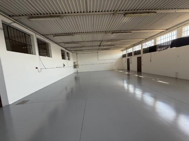Locale Commerciale in vendita a Campagnola, Brugine