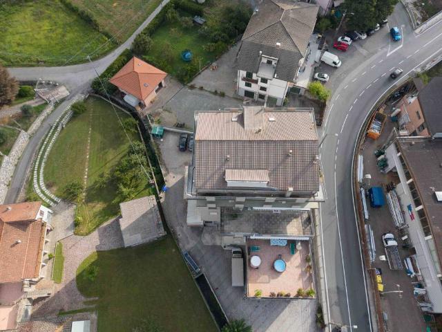 Locale Commerciale in vendita a Brugnato, La Spezia