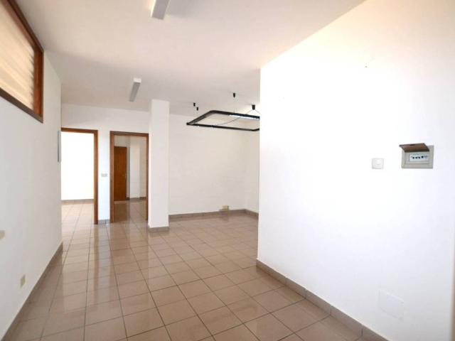 Locale Commerciale in vendita a Brugnera, Friuli-Venezia Giulia