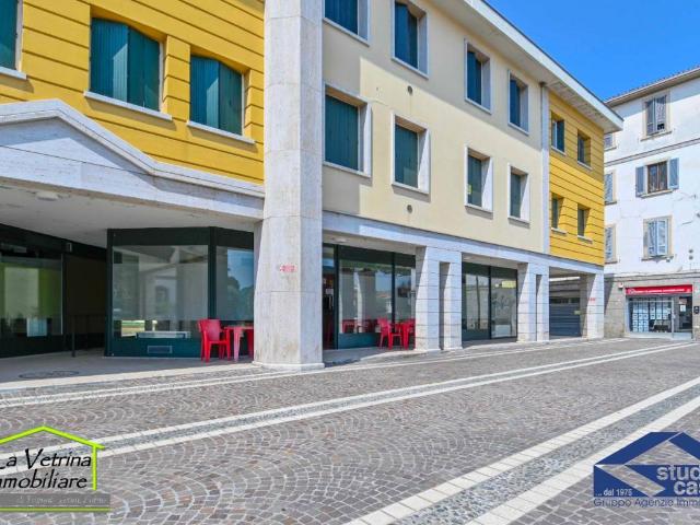 Locale Commerciale in vendita a Brusaporto, Lombardia