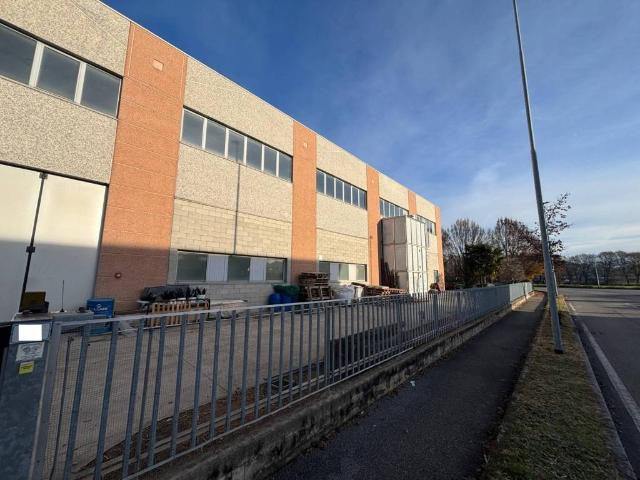 Locale Commerciale in vendita a Brusaporto, Lombardia